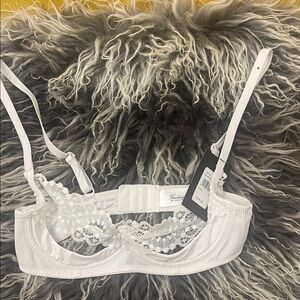 NWT Fredrick's of Hollywood lace Bra S